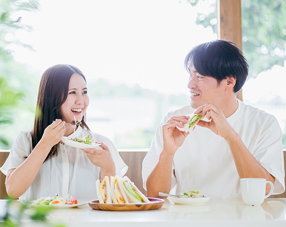 取り外し式だから食事も歯みがきも簡単